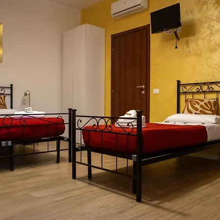 Bed & Breakfast Emmanueli65 Fronte Clinica Per 4 Matrimoniale E Castello 3*