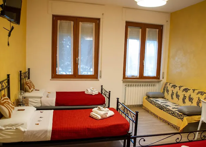 Oda ve Kahvaltı Emmanueli65 Fronte Clinica Per 4 Matrimoniale E Castello Piacenza