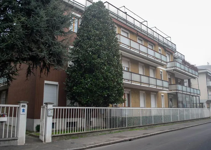 Emmanueli65 Fronte Clinica Per 4 Matrimoniale E Castello 3* Piacenza